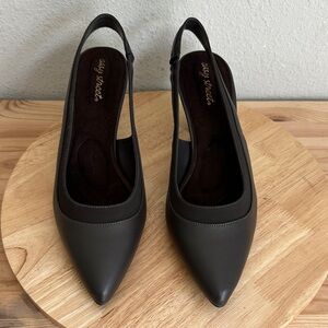 Easy Street Dessa Womens Pointed Closed Toe Stiletto Heel Pumps